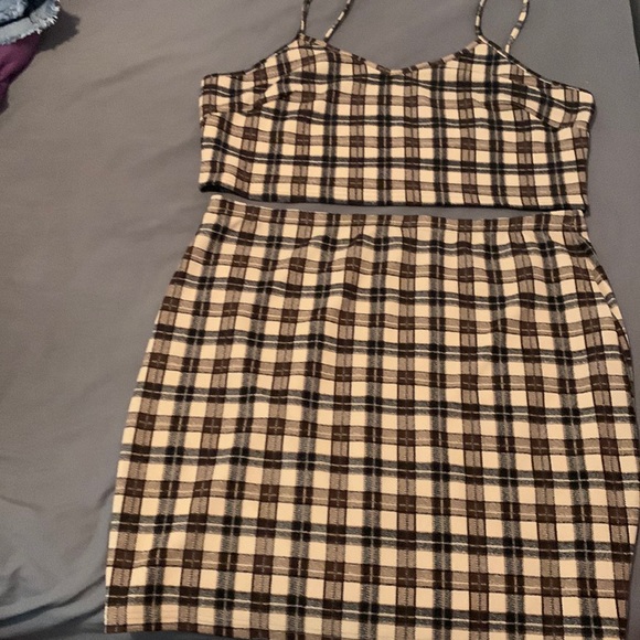 Plaid two piece crop top and skirt set, size 3XL